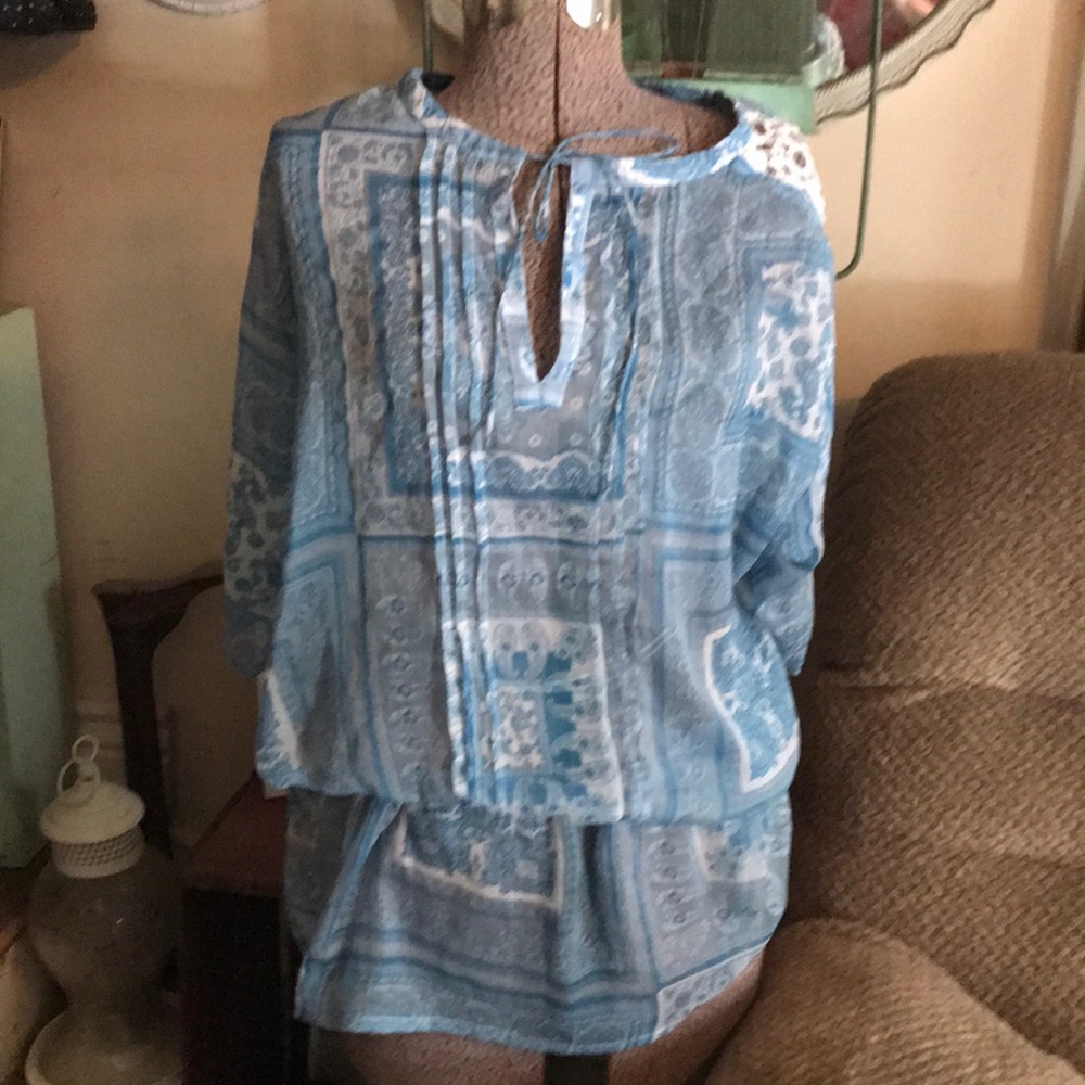 Just Pearls Lightweight blue flowey top